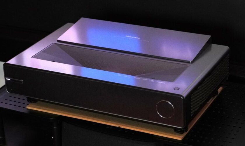 Ce vidéoprojecteur Hisense PX2-PRO baisse de prix avec 200 euros de réduction, c'est le moment de transformer votre salon en salle de cinéma