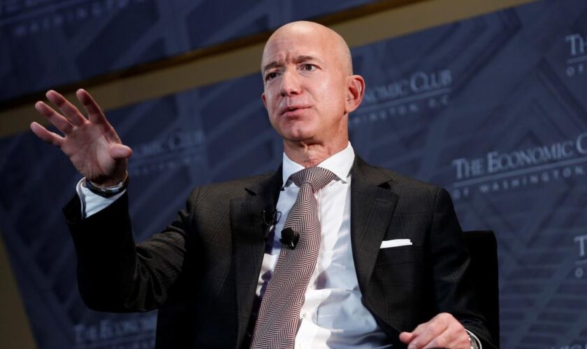 «C’est de la pure lâcheté»: Jeff Bezos soupçonné d’avoir empêché le Washington Post de soutenir Kamala Harris