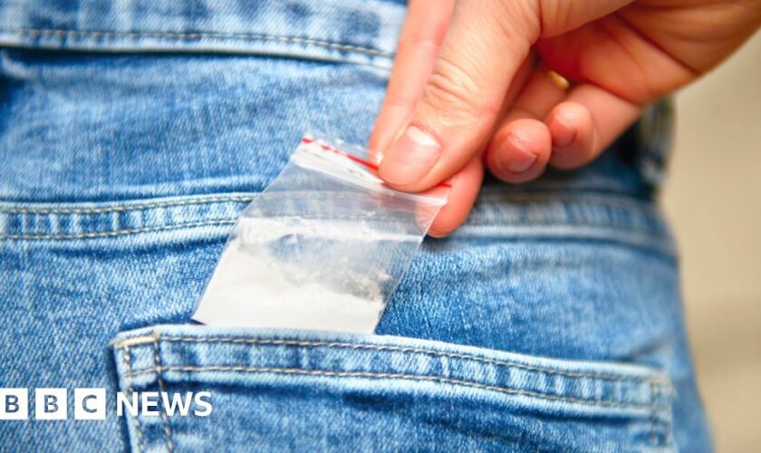 Cocaine use fuels record high in drug deaths