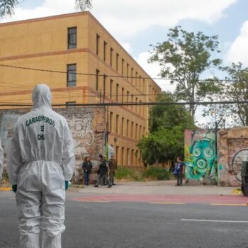 Cuatro alumnos en riesgo vital y 31 heridos al explotar una bomba molotov en un instituto de Chile