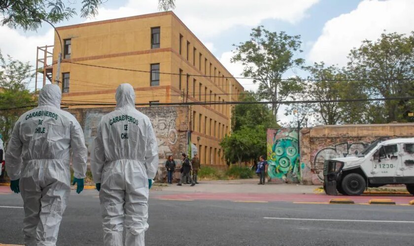 Cuatro alumnos en riesgo vital y 31 heridos al explotar una bomba molotov en un instituto de Chile