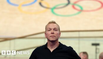 Cyclist Sir Chris Hoy announces his cancer is terminal