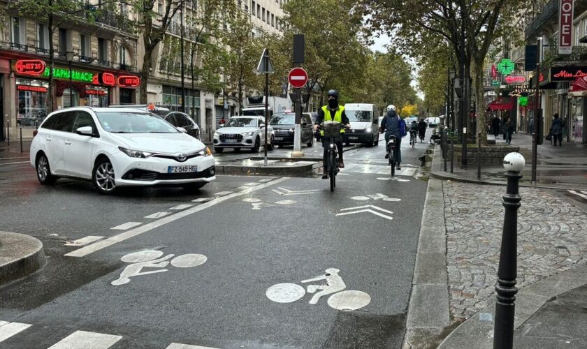 Cycliste tué à Paris : le conducteur a « repris une marche avant en sa direction », les circonstances du drame se précisent