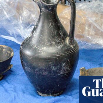 Danish family seek to return Etruscan objects bought from boot of car in Italy