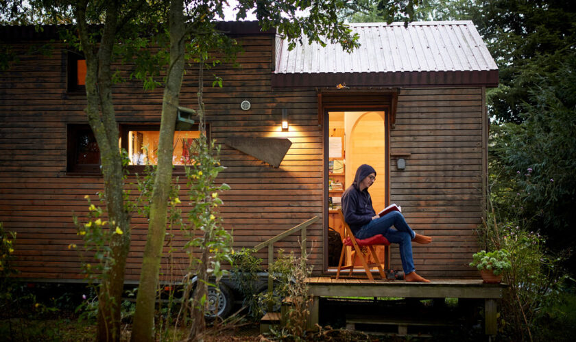 Dans cette cabane au cœur de la Bretagne, ils expérimentent la vie d’ermite : « J’ai redécouvert le silence »