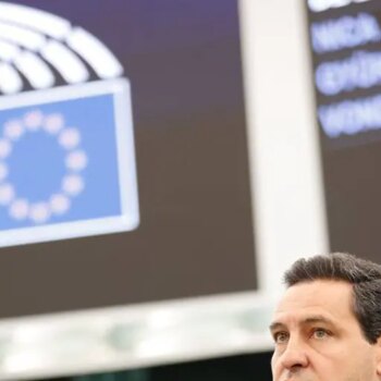 De la Hoz insta a la Comisión Europea a adoptar «medidas urgentes» para proteger el empleo en la actual crisis de la automoción