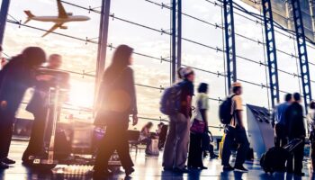 Des pizzas pour tous les passagers : le geste généreux de ce pilote d’avion