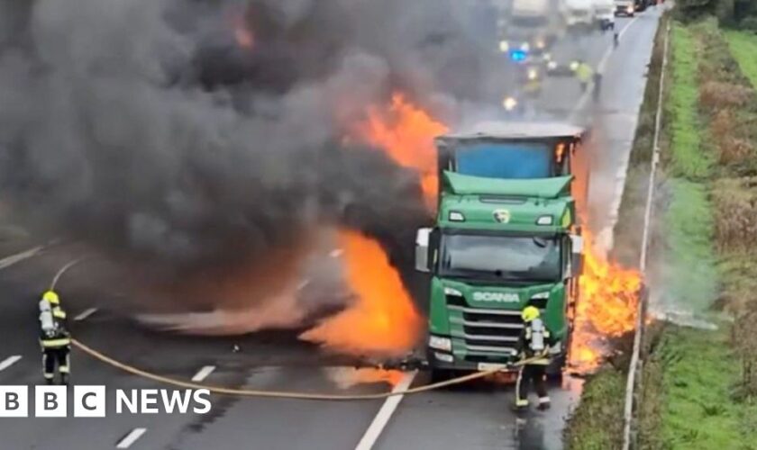 Drivers asked to stay in cars as fire closes M5