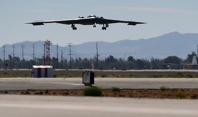 EEUU usa bombarderos furtivos B-2 para atacar posiciones de hutíes en Yemen