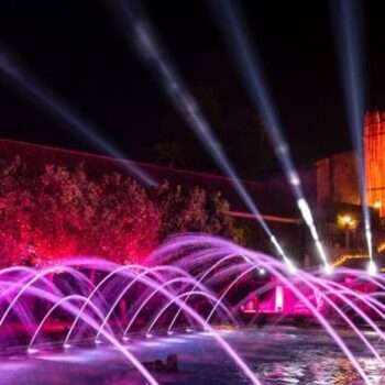 El Alcázar retrasa la inauguración de 'Naturaleza Encendida' debido a las fuertes lluvias en Sevilla