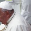 El Papa recibe en el Vaticano a un grupo de católicos que se definen como transexuales y no binarios