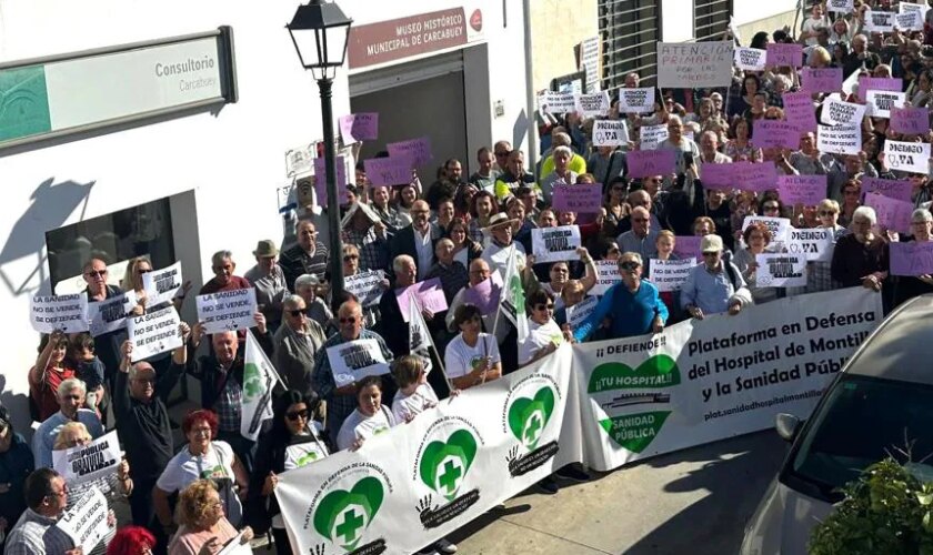 El alcalde de Carcabuey se encierra en el consultorio médico para medir mejoras en la sanidad