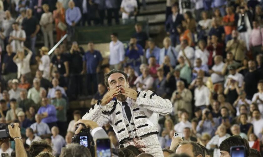 El apoteósico adiós de un grande en Valencia: Enrique Ponce firma la última lección magistral como fin de una época