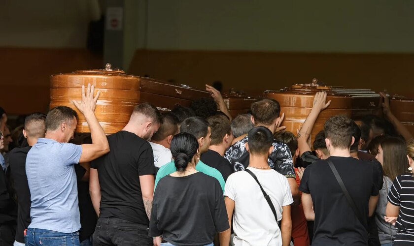 El incendio con 4 muertos de una misma familia en Guillena (Sevilla) se produjo al explotar la batería de un móvil que estaba cargando