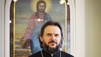 El religioso ruso que susurra a las embarazadas para que no aborten