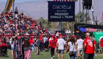 En Californie, les trumpistes bravent le désert de Coachella pour écouter Donald Trump