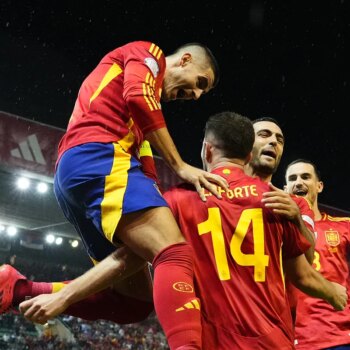 España es divertidísima: golea a Serbia con mucho fútbol y ya está en cuartos de la Nations League