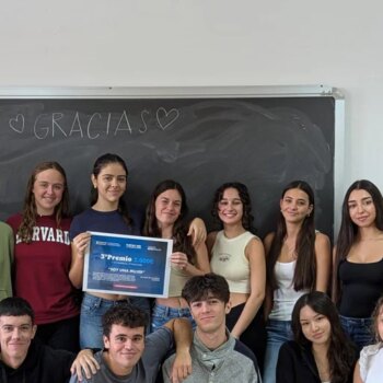 Estudiantes de Alicante ganan un premio en un concurso nacional de creatividad contra el maltrato