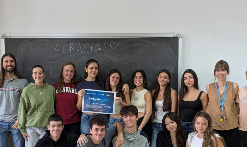 Estudiantes de Alicante ganan un premio en un concurso nacional de creatividad contra el maltrato