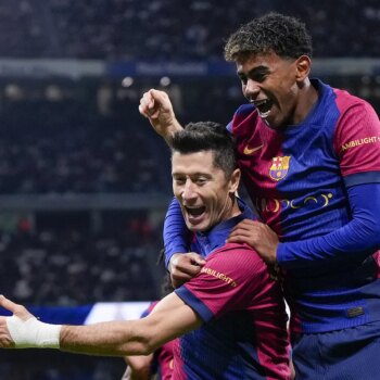 Hansi Flick hace suyo el primer clásico de Mbappé y el Barça aplasta al Madrid en el Bernabéu