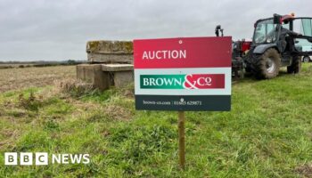 'Hole in the ground' nuclear bunker to go under the hammer