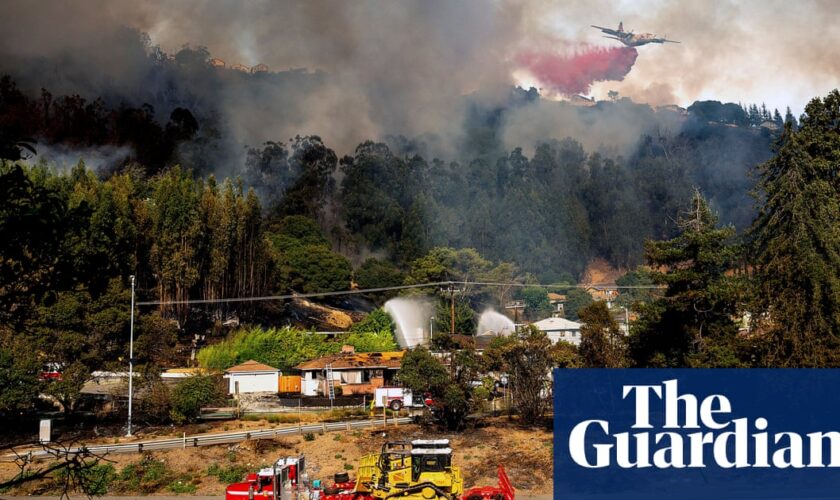 Hundreds evacuated in Oakland after California brush fire grows out of control