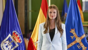 La Princesa Leonor rinde homenaje a Asturias con un traje azul para recibir el título de Alcaldesa Honoraria de Oviedo