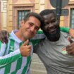 La emotiva historia del camarero 'sevillano' que llegó en patera de Gambia y sueña con ser fisioterapeuta del Betis