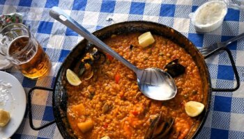 La mejor paella valenciana de Cantabria se sirve en este restaurante: precio y dónde está