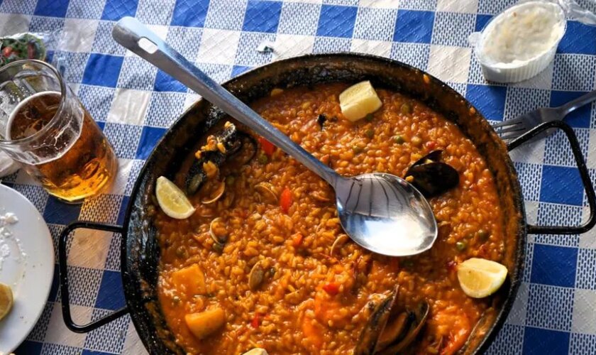 La mejor paella valenciana de Cantabria se sirve en este restaurante: precio y dónde está