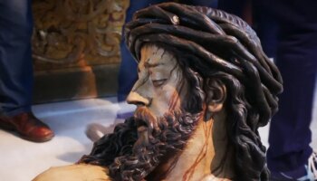 Las Cabezas de San Juan se prepara para la salida del Cristo de la Vera Cruz por sus 400 años