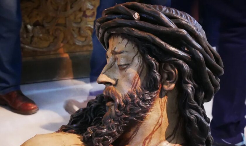 Las Cabezas de San Juan se prepara para la salida del Cristo de la Vera Cruz por sus 400 años