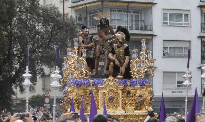 Las Cigarreras barajó el Rectorado y otras doce iglesias para su salida del Jueves Santo