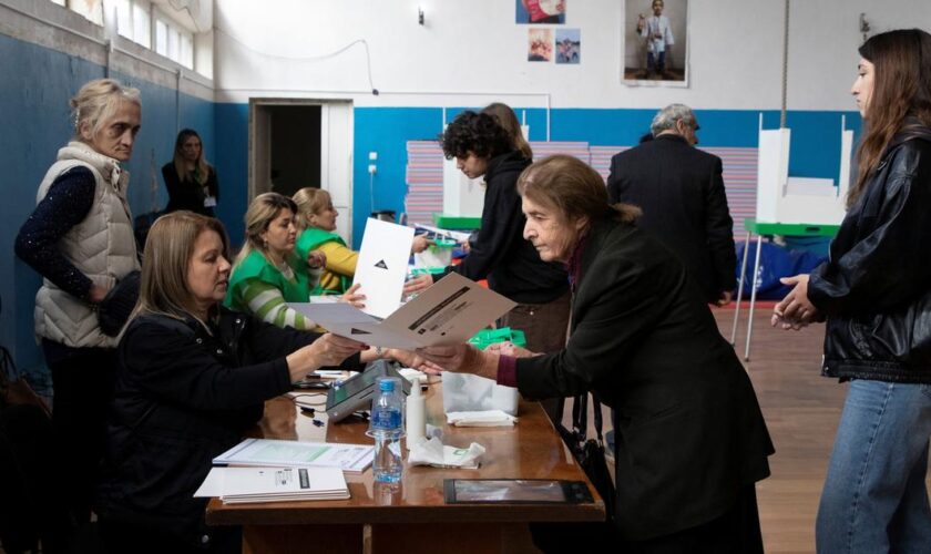 Législatives en Géorgie: le parti au pouvoir et l'opposition pro-européenne revendiquent chacun la victoire