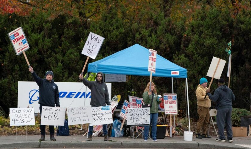 Les salariés de Boeing rejettent l’accord social, la grève se poursuit