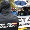 Los agentes protestan por la reforma de la ley mordaza que se tramita de urgencia en el Congreso