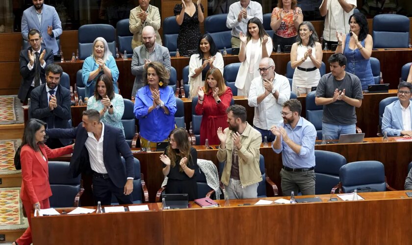 Los partidos madrileños exigen responsabilidades a Más Madrid con la diputada Loreto Arenillas señalada como "mediadora" de Errejón con una de las víctimas