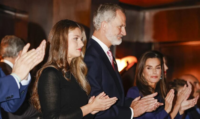 Los vestidos de la Reina Letizia, la Princesa Leonor y la Infanta Sofía en el concierto de los Premios Princesa de Asturias