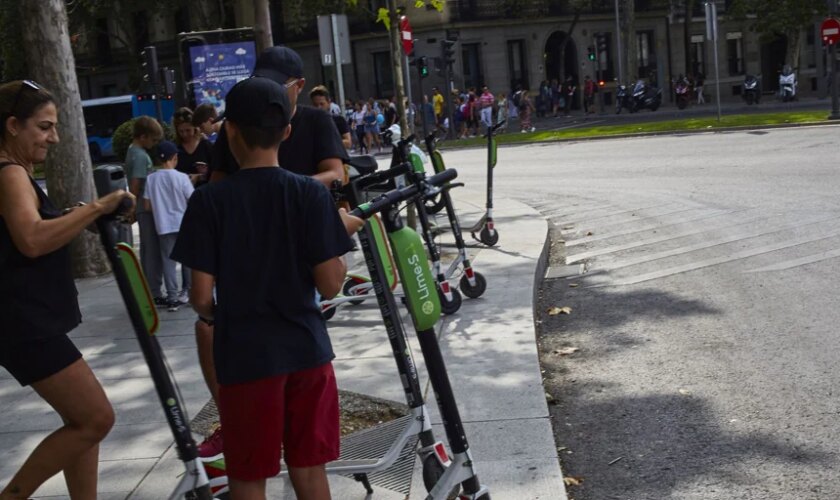 Madrid se prepara para su primer fin de semana sin patinetes de alquiler