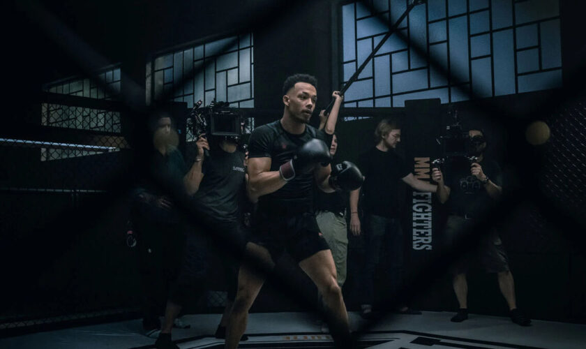 Melvin Boomer frappe un grand coup dans « la Cage », la nouvelle série de Netflix sur le MMA