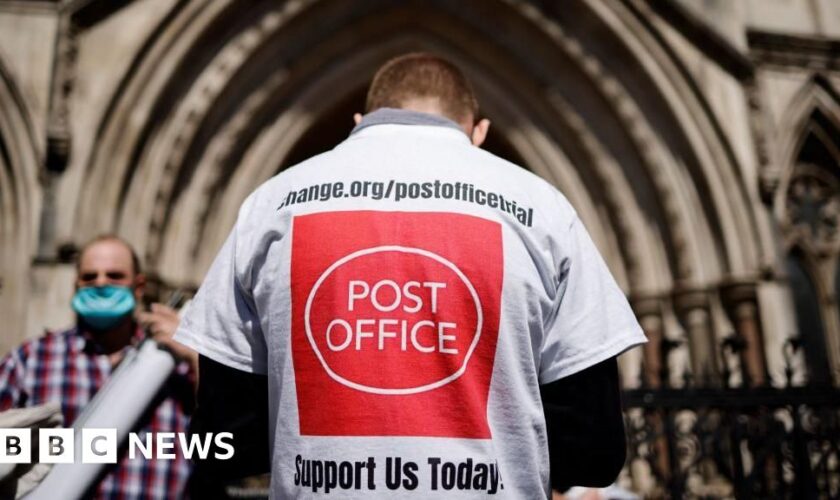 Ministers explore handing Post Office to sub-postmasters