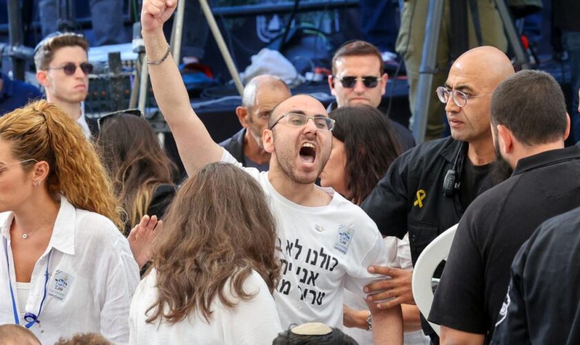 “Mon père a été tué” : Nétanyahou pris à parti par des proches de victimes de l’attaque du 7 octobre