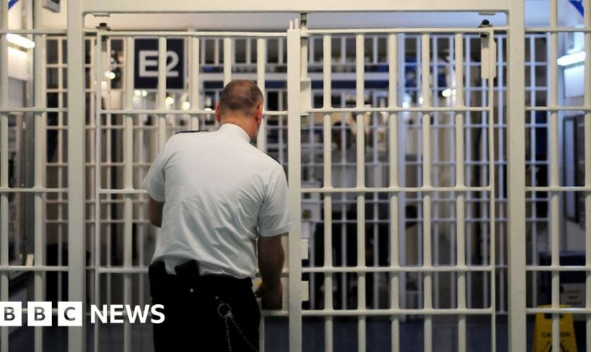 More prisoners to be freed early to ease overcrowding