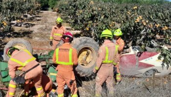 Muere un hombre al volcar su tractor en la localidad valenciana de Beneixida