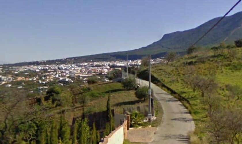 Muere un hombre de 73 años tras quedar atrapado bajo su propio coche en Alhaurín el Grande