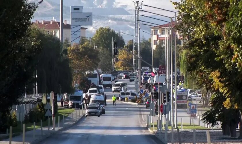 "Muertos y heridos" en un "atentado terrorista" contra una fábrica de armamento aéreo en Ankara