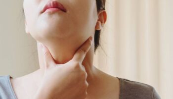 NHS symptoms of thyroid cancer which affects 1 in 20 but takes years to diagnose