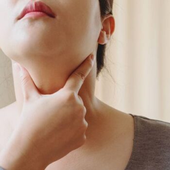 NHS symptoms of thyroid cancer which affects 1 in 20 but takes years to diagnose