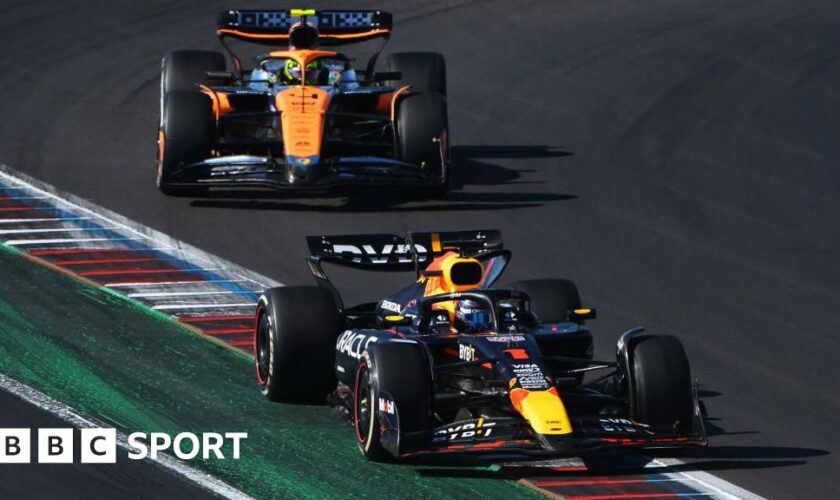 Max Verstappen with Lando Norris right behind him in the US Grand Prix