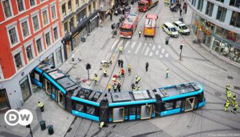 Norway: Tram derails, plows into Apple outlet in Oslo